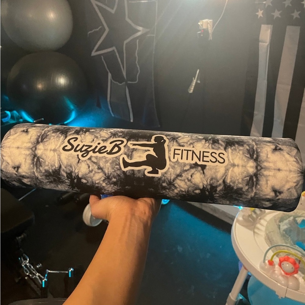 Susie B Fitness Barbell Pad Marble Black and White